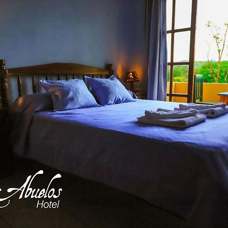 אל סוברביו Hotel Los Abuelos מראה חיצוני תמונה