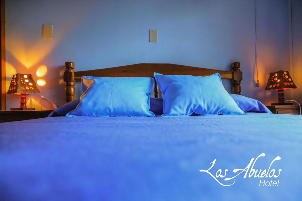 אל סוברביו Hotel Los Abuelos מראה חיצוני תמונה